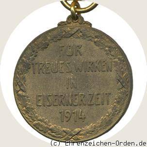 Medaille für aufopfernde Tätigkeit in Kriegszeit in Kriegsmetall vergoldet